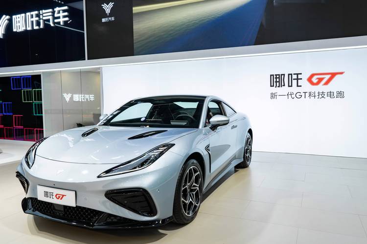 成都龙泉驿区福扬建企业管理咨询哪吒汽车在智能汽车领域的表现，领途汽车在新能源汽车市场中的影响力